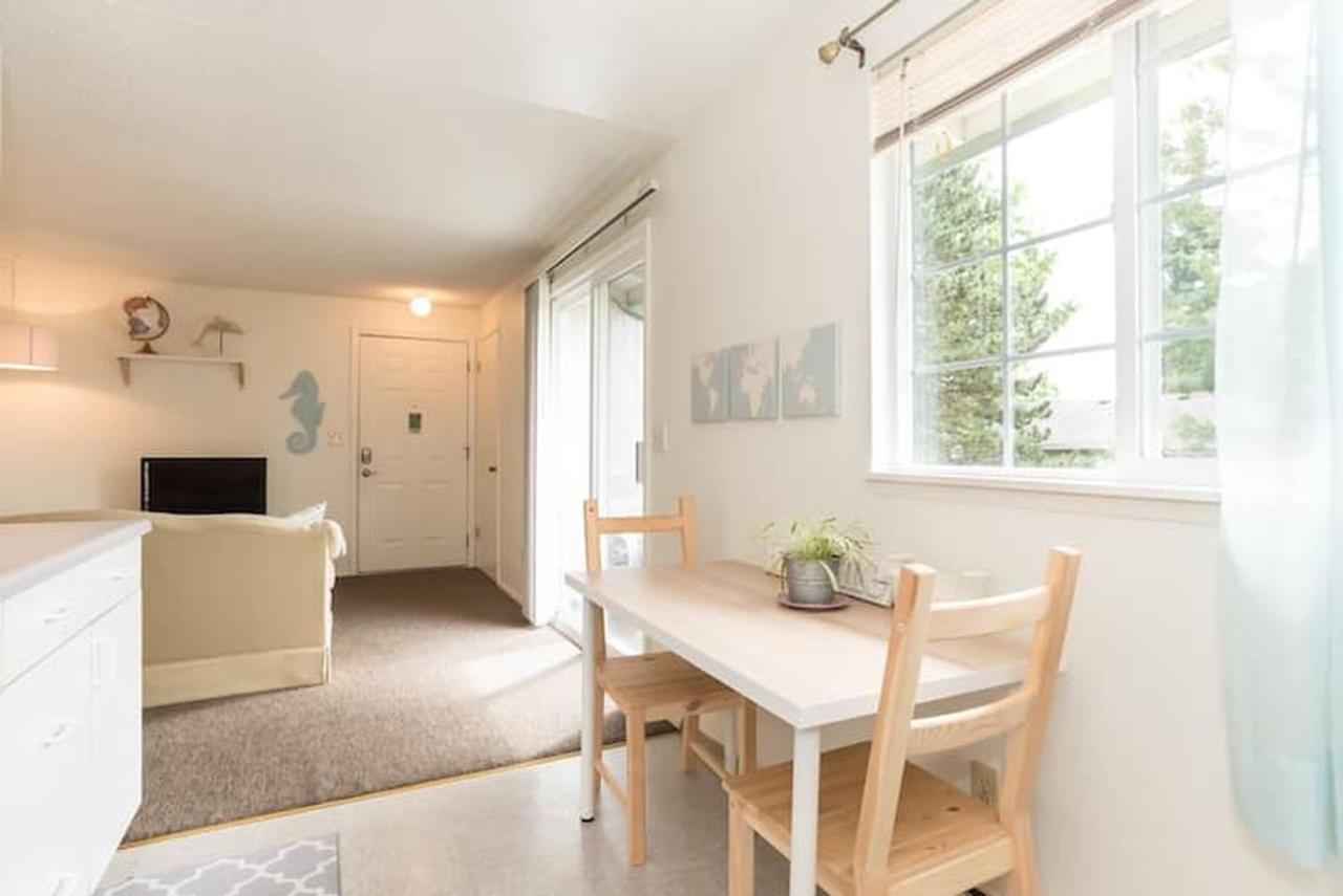 Unique, Convenient, Centrally Located Apartment Kent Exterior photo